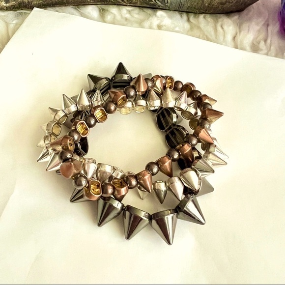 🔥What's Hot!!🔥3pc Spiked Bangle Set, Rocker Chic 🎸🙋‍♀️🛍 - Picture 2 of 6